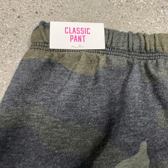 NWT VICTORIA'S SECRET “PINK” Gold Bling Sequin Classic Sweatpant Camo Size Small - Picture 9 of 14